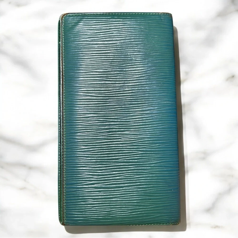 Louis Vuitton Epi wallet